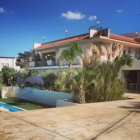 Dwellings With Pool For Exclusive Use アパート アルカモ